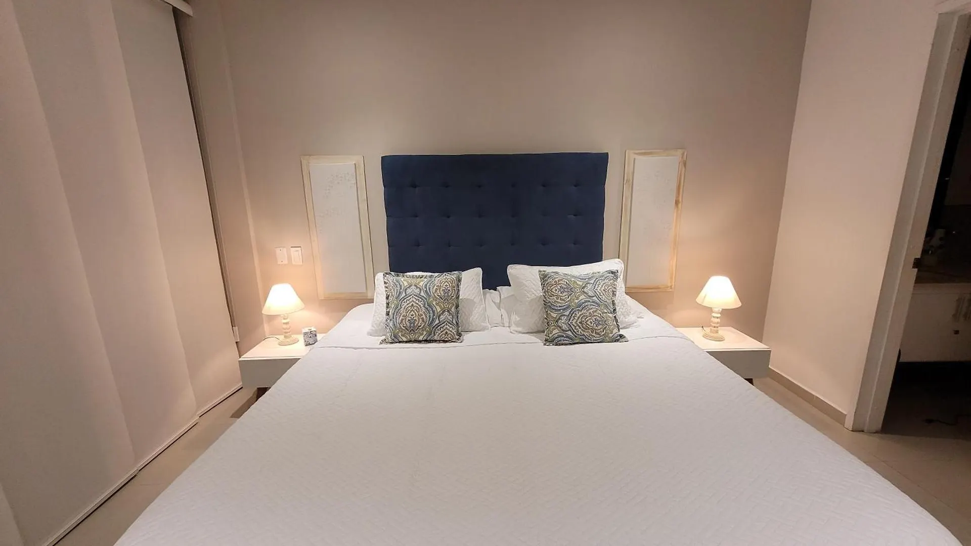 Apartamento En Cartagena Primera Linea De Playa Morros Epic 0*,  Colombia